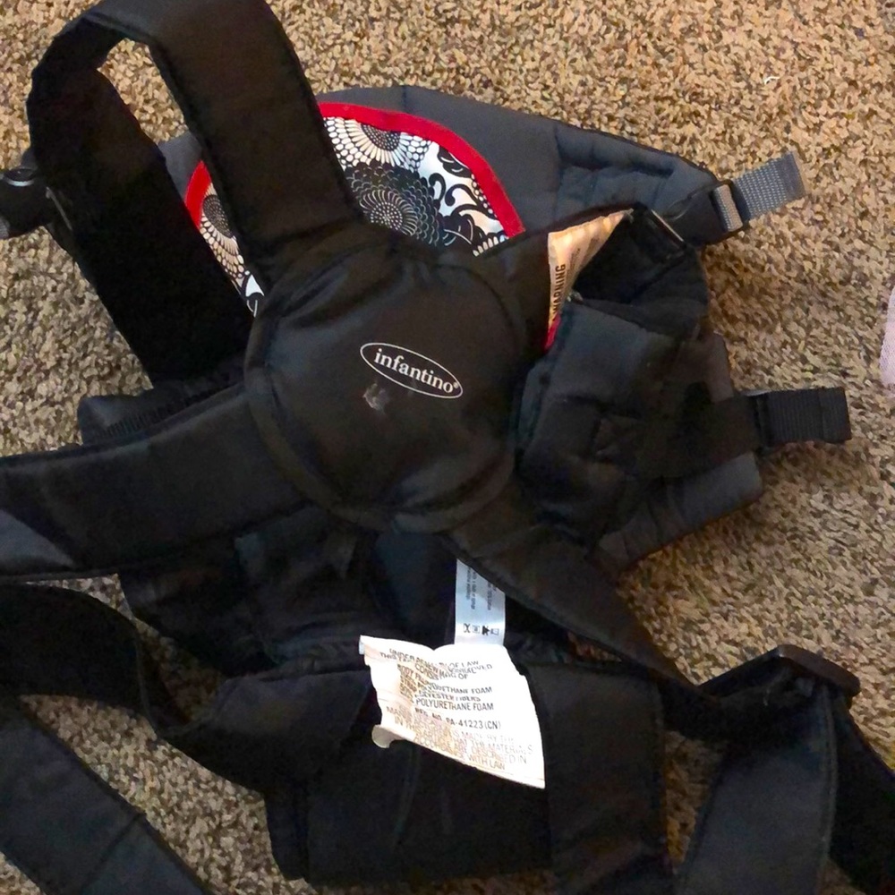Baby holder only wore once !! Still in great condition